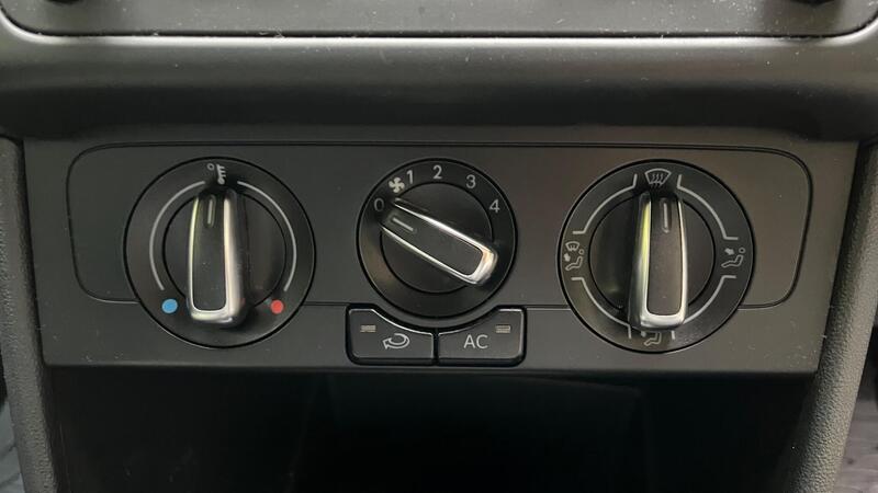2013 Volkswagen Polo — photo 28