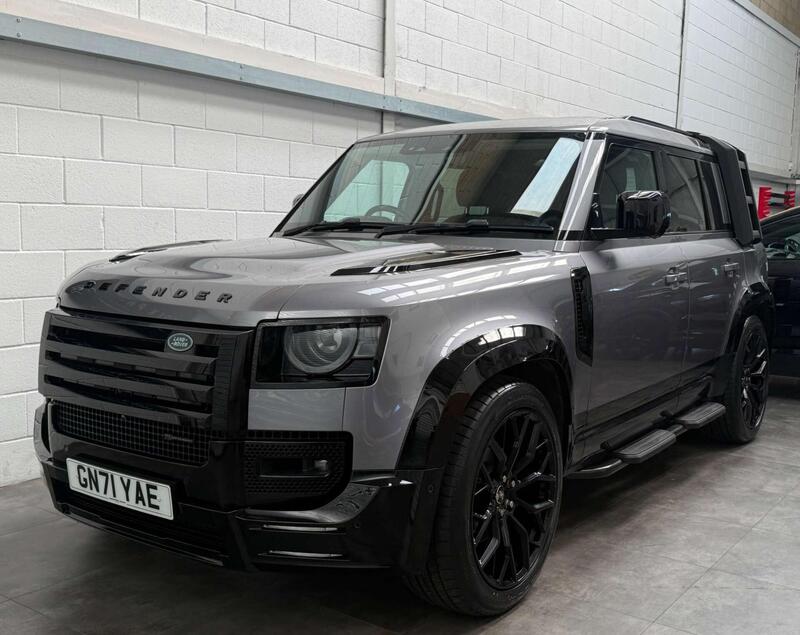 Land Rover Defender 110 view 3