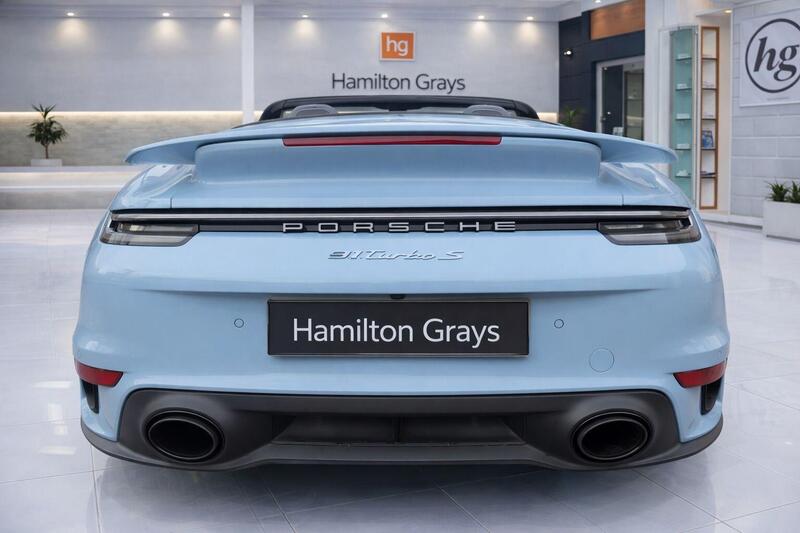 Porsche 911 view 5