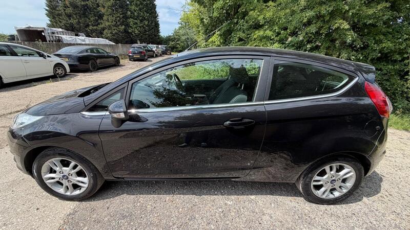 2014 Ford Fiesta — photo 5