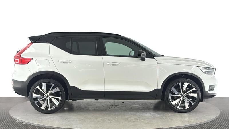 Volvo XC40 view 3