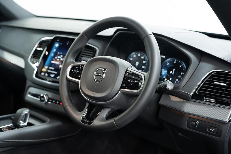 Volvo XC90 view 2