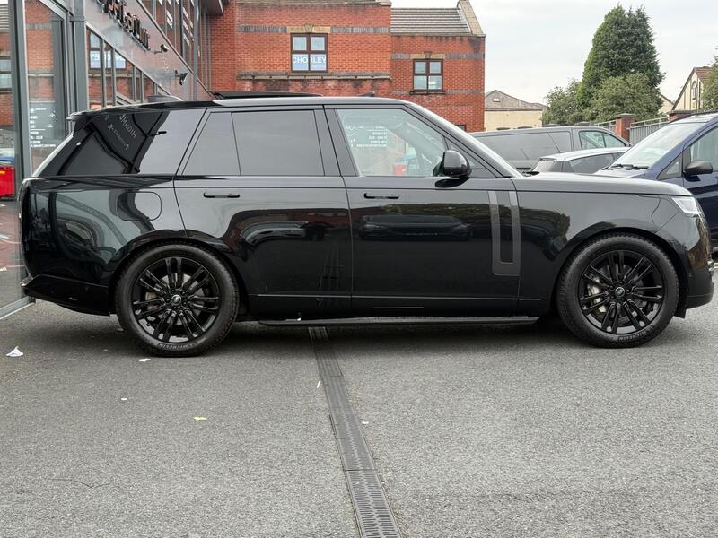 Land Rover Range Rover view 3