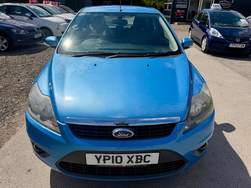 Ford Focus view 3