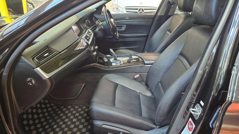 BMW 5 Series view 6