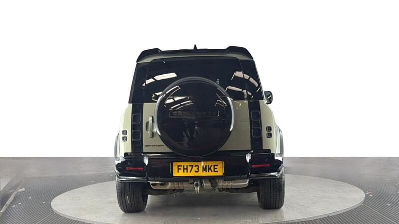 Land Rover Defender 90 view 5