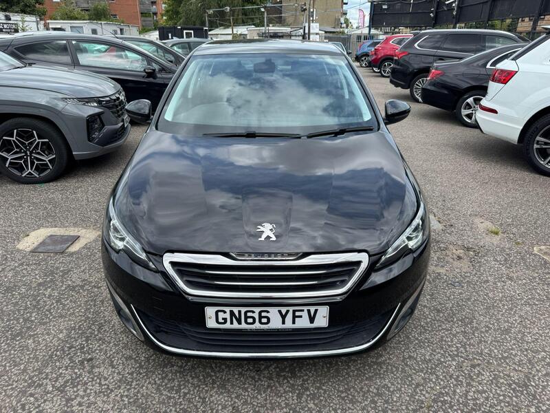 Peugeot 308 view 3
