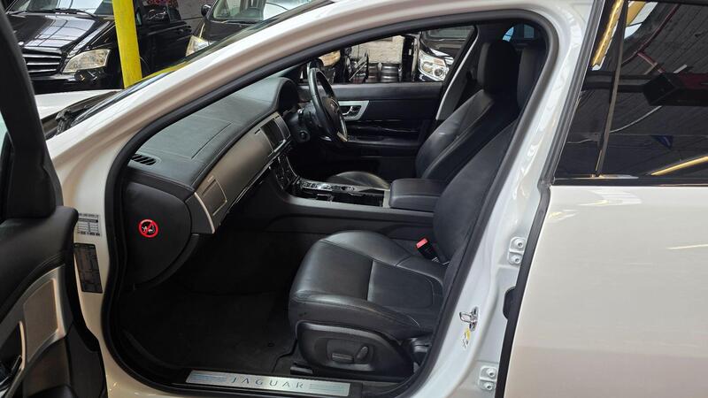 Jaguar XF view 6