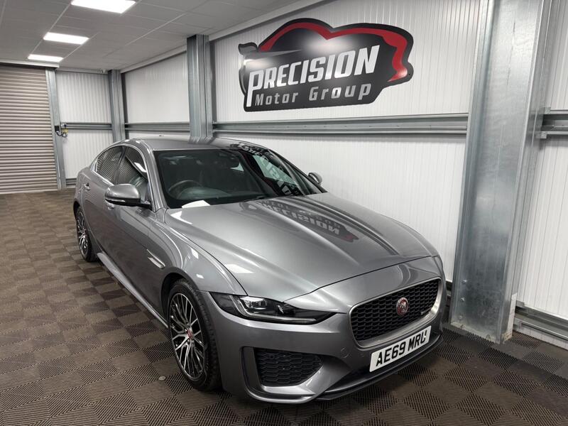Jaguar Xe main image