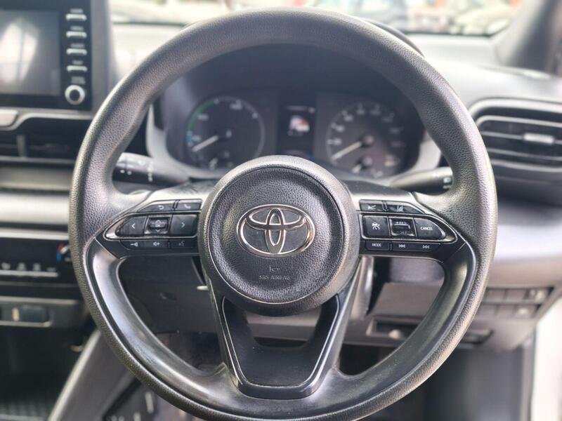 Toyota Yaris view 3