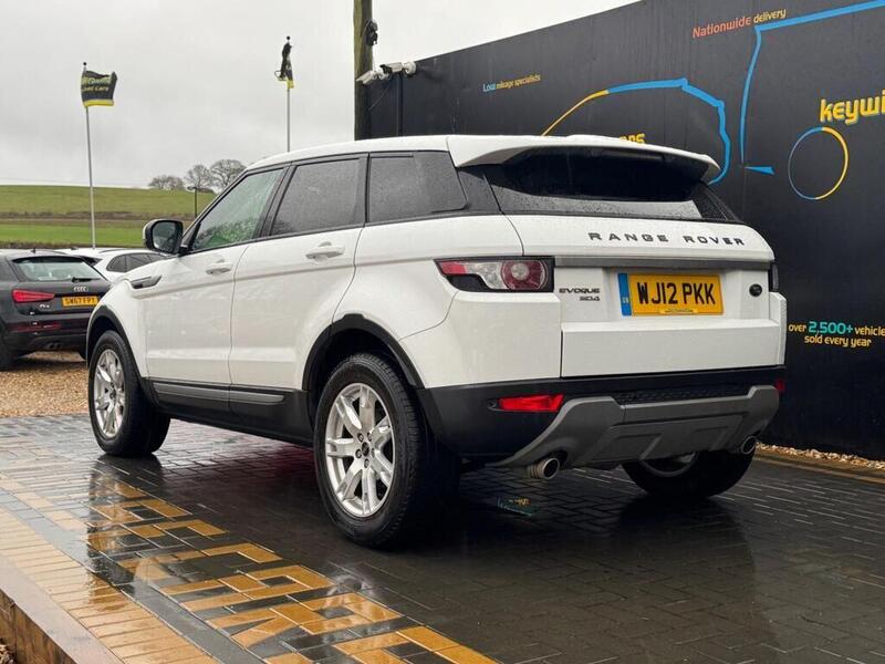 Land Rover Range Rover Evoque view 3