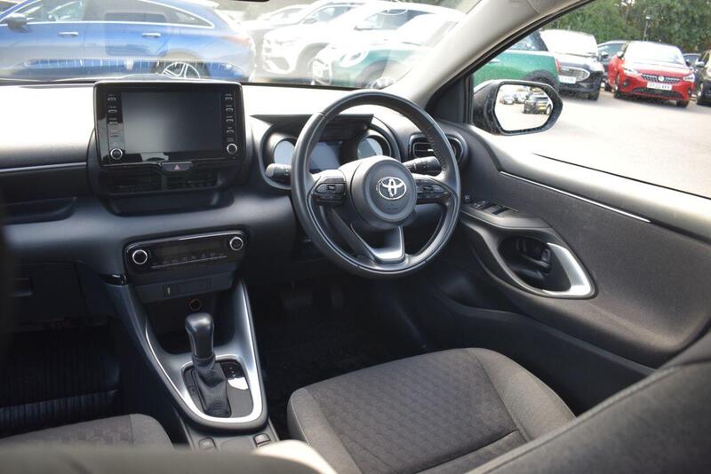 Toyota Yaris view 3