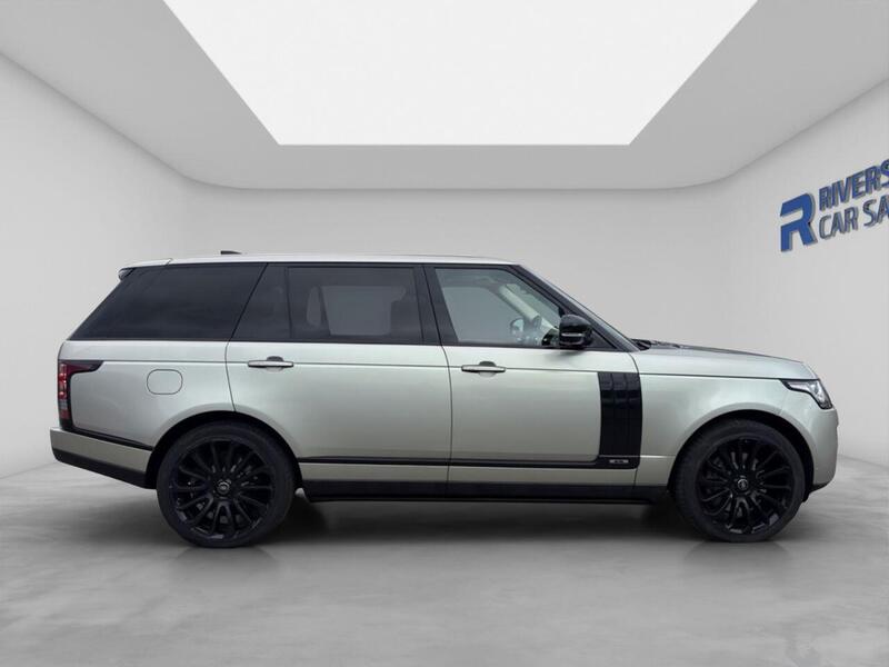 Land Rover Range Rover view 3