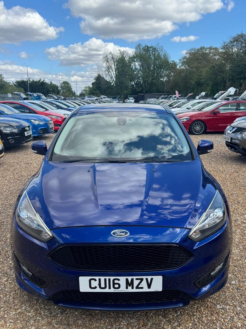 Ford Focus view 2