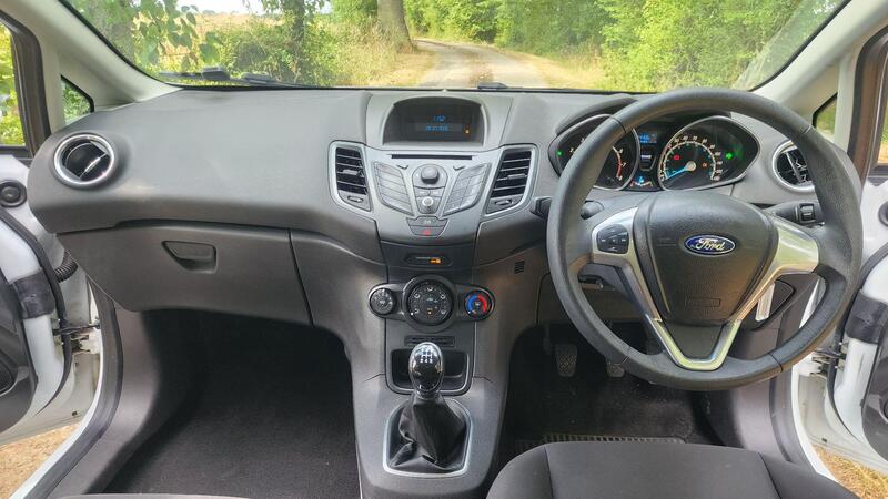 2013 Ford Fiesta — photo 18