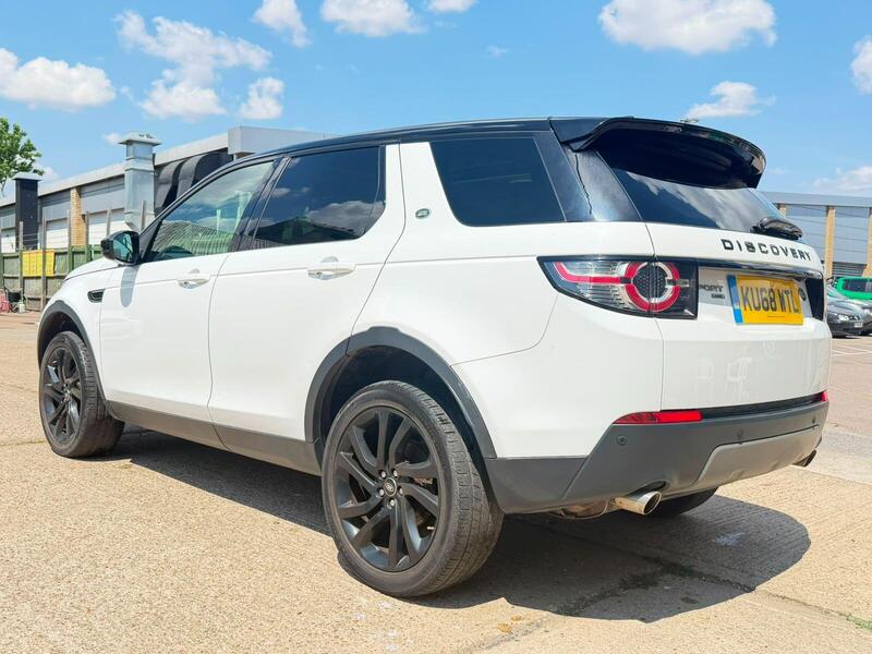 Land Rover Discovery Sport view 5