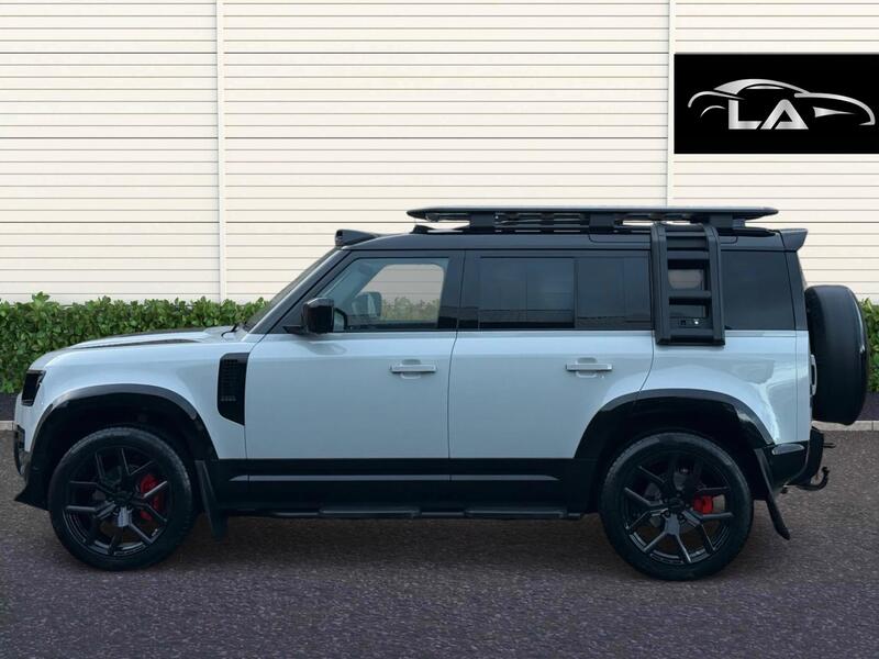 Land Rover Defender 110 view 3