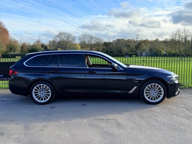 BMW 5 Series view 4