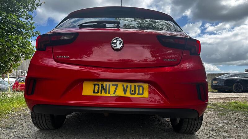 2017 Vauxhall Astra — photo 8