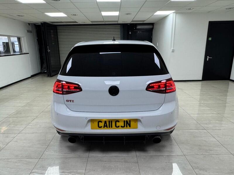 Volkswagen Golf view 4