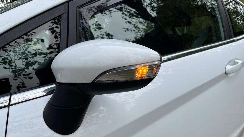 2015 Ford Fiesta — photo 15