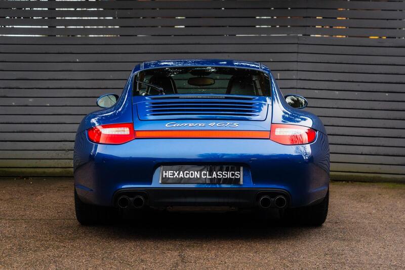 Porsche 911 view 4