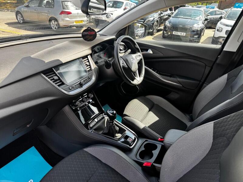 Vauxhall Grandland X view 3