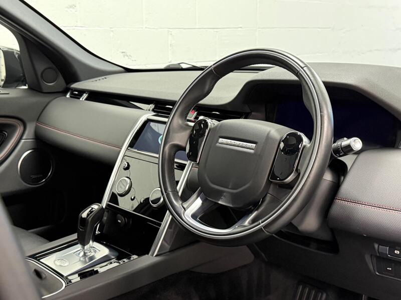 Land Rover Discovery Sport view 4