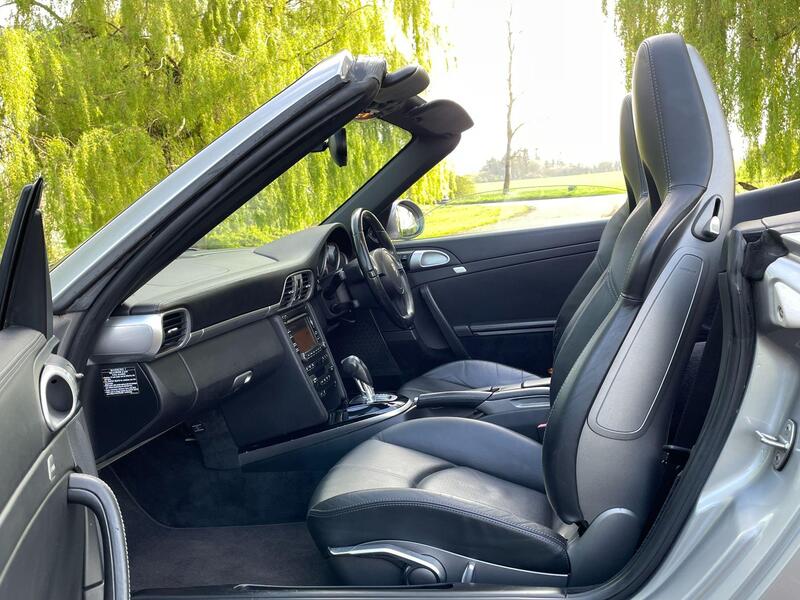Porsche 911 view 9