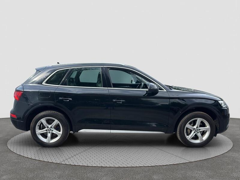 Audi Q5 view 2