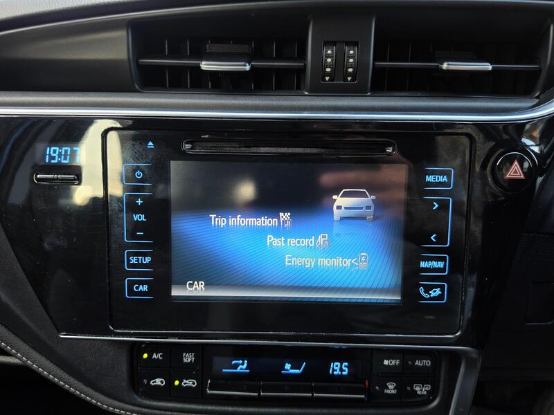 Toyota Auris 1.8 VVT-h Icon Tech CVT Euro 6 (s/s) 5dr thumbnail 37