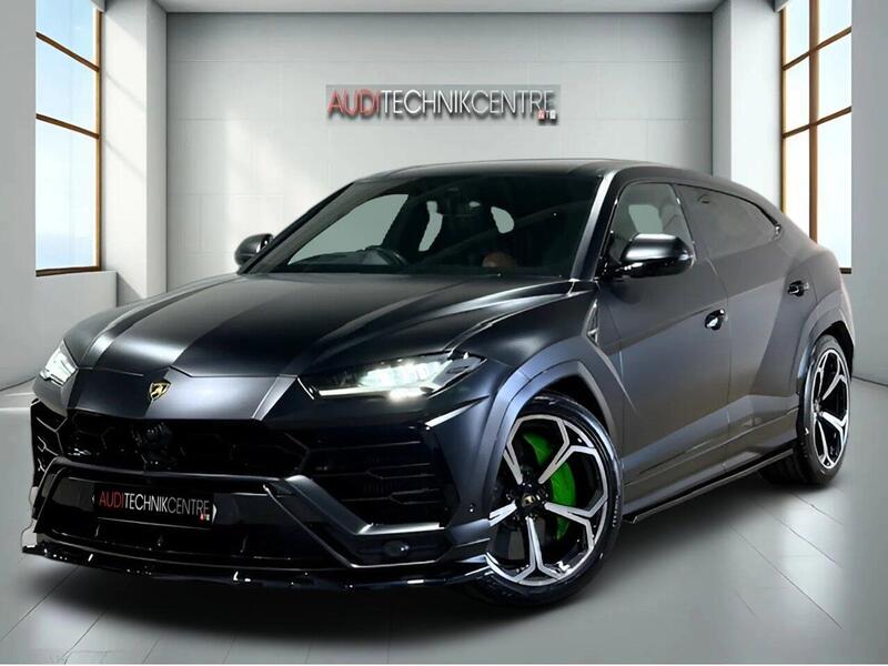 Lamborghini Urus view 3