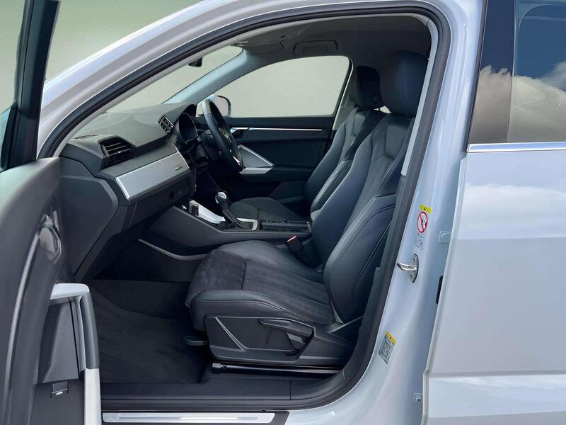 Audi Q3 view 5