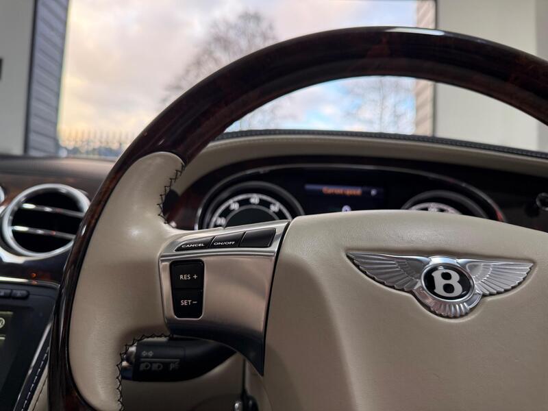 Bentley Flying Spur view 36