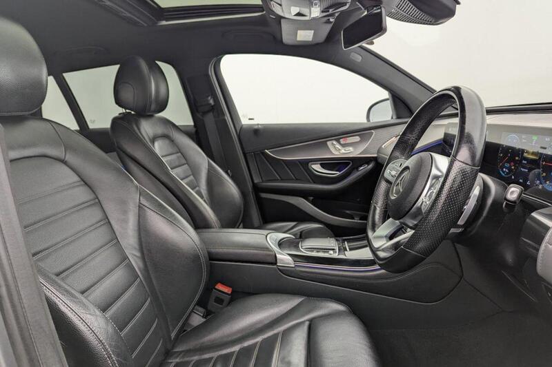 Mercedes-Benz Mercedes-Benz EQC view 3