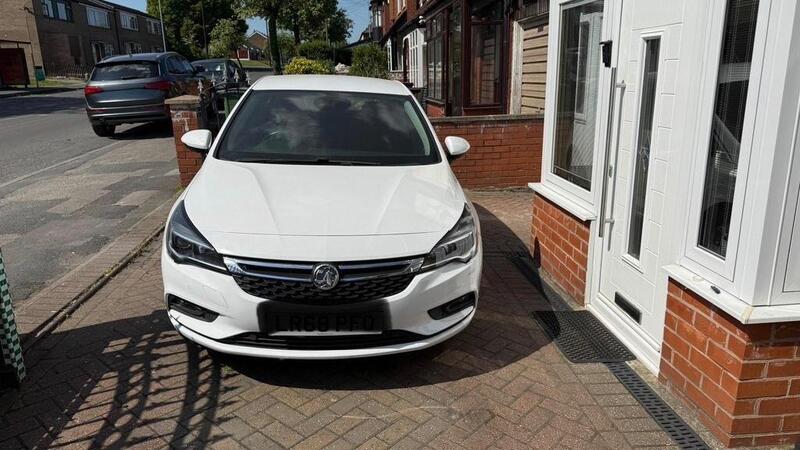 Vauxhall Astra — photo 1