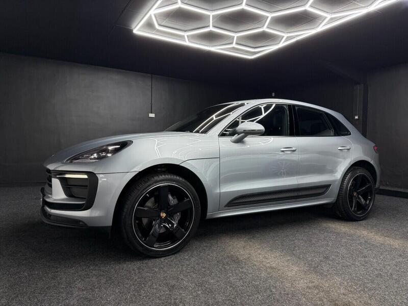 Porsche Macan view 3
