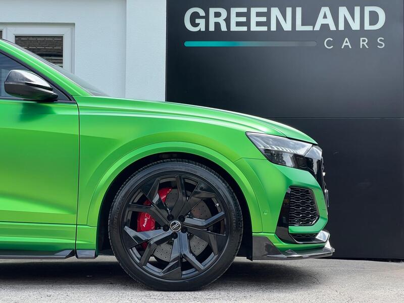 Audi RS Q8 view 6
