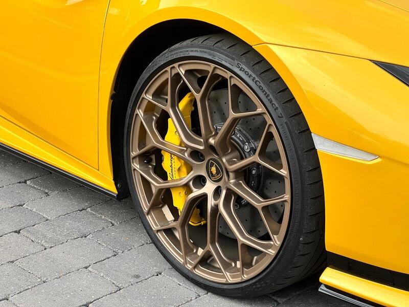 Lamborghini Huracan view 7