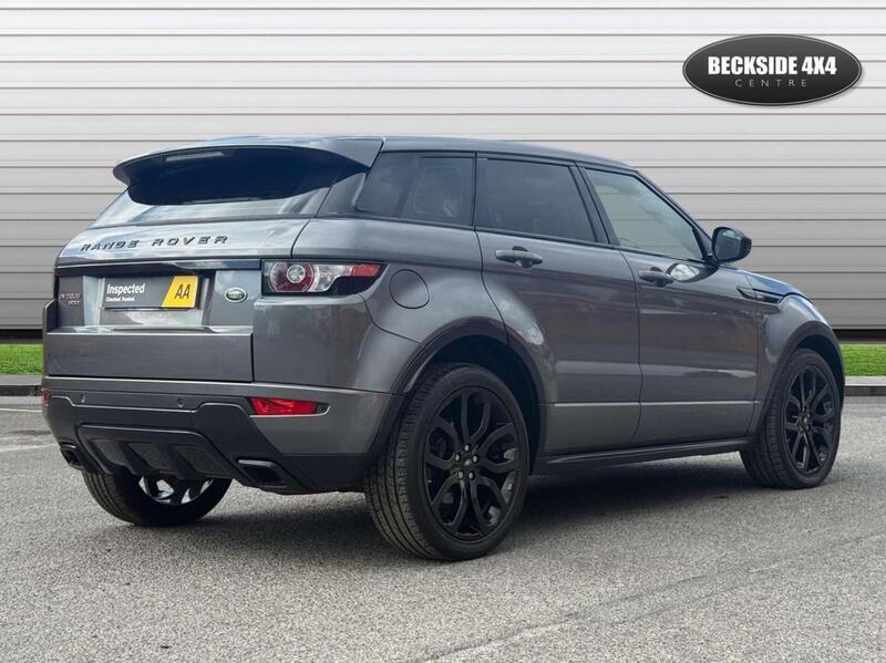 Land Rover Range Rover Evoque view 3