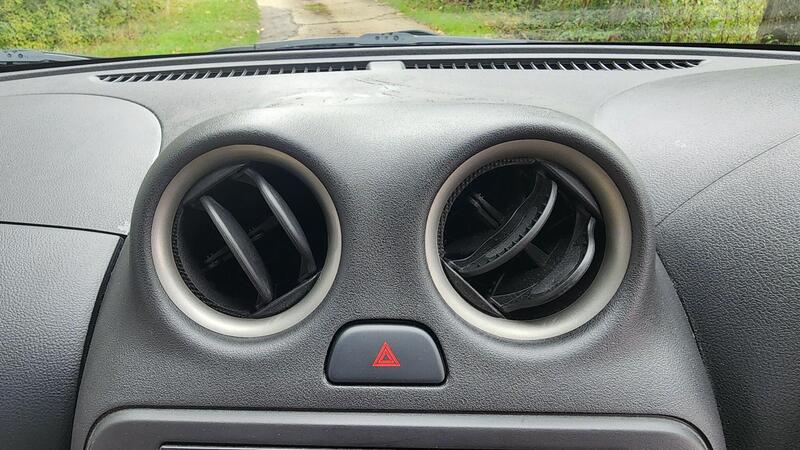 2013 Nissan Micra — photo 26