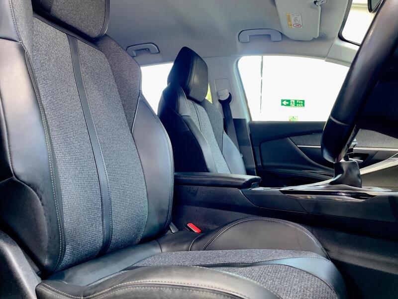 Peugeot 3008 view 6