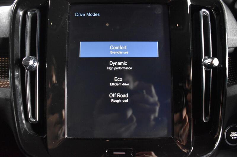 Volvo XC40 view 5