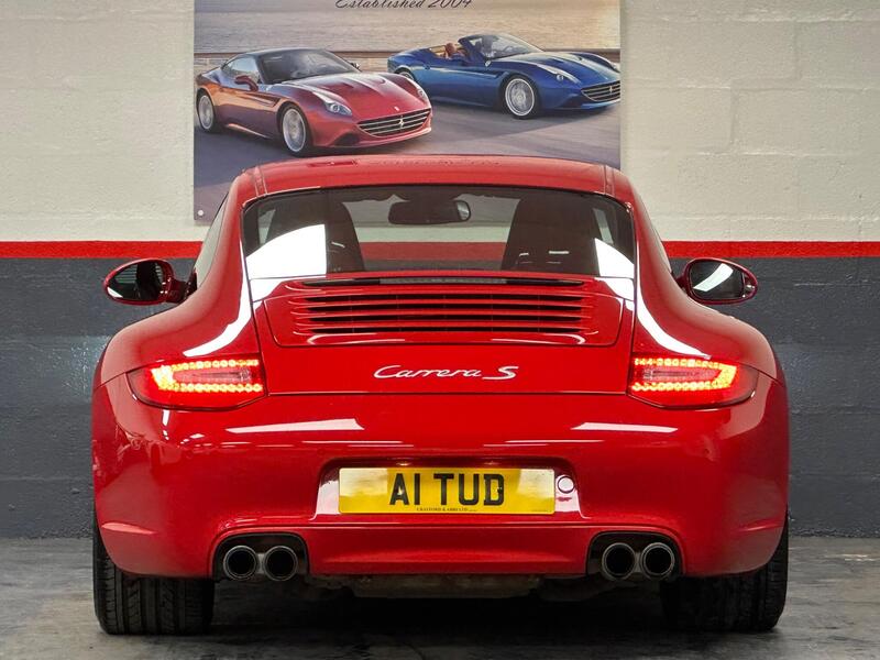 Porsche 911 view 4