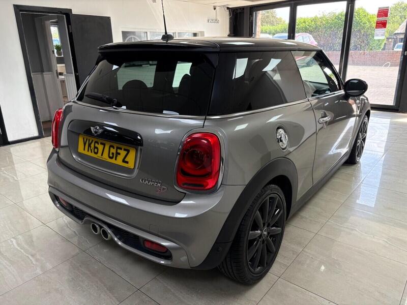Mini Hatch view 3