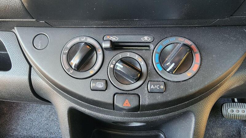 2010 Nissan Note — photo 38