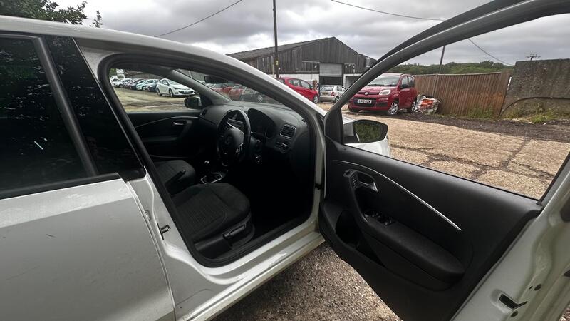 2017 Volkswagen Polo — photo 12
