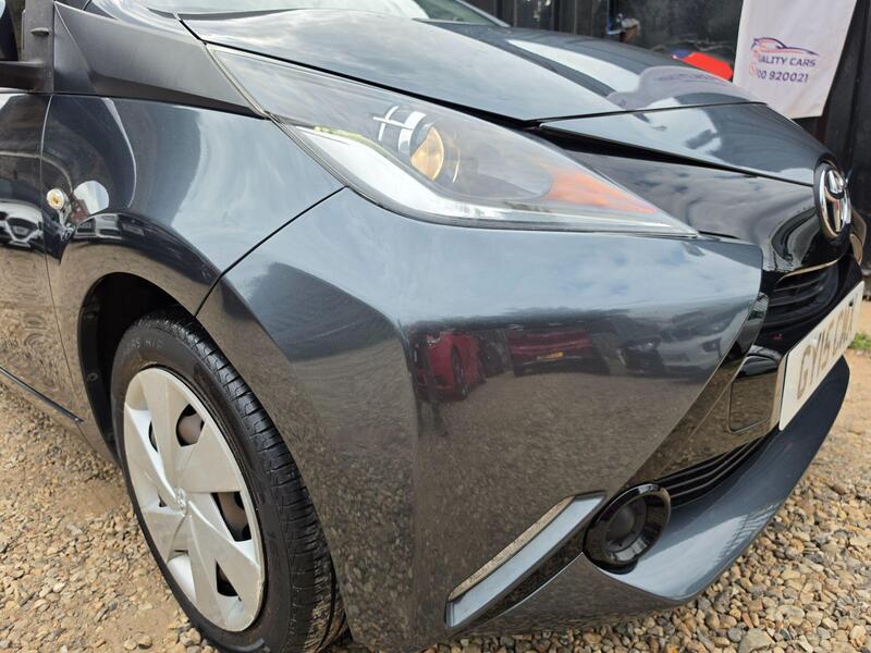 Toyota AYGO 1.0 VVT-i x-play Euro 5 5dr Euro 5 thumbnail 8