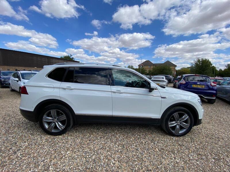 Volkswagen Tiguan Allspace view 4