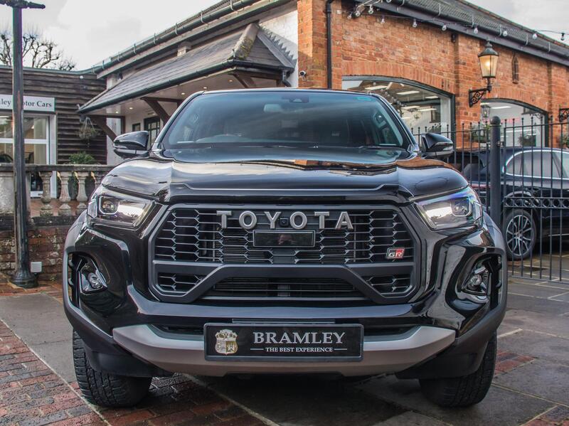 Toyota Hilux view 5